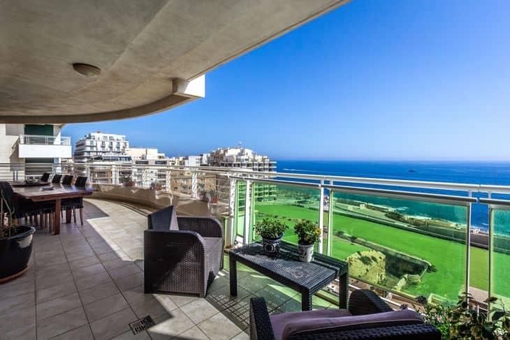 Property for sale in Malta: Sliema Fort Cambridge sea view apartment - Malta Luxury homes